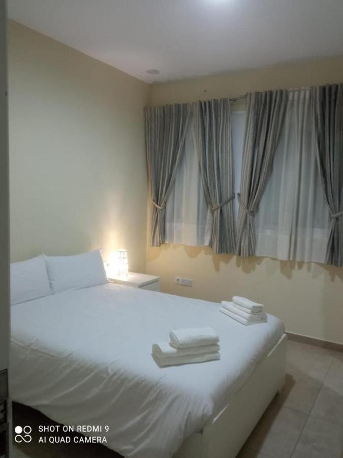 Invecar Holding Apartment Sevilla Bagian luar foto