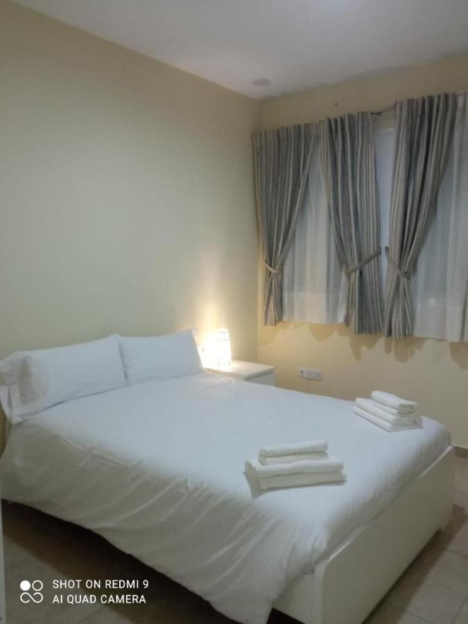 Invecar Holding Apartment Sevilla Bagian luar foto