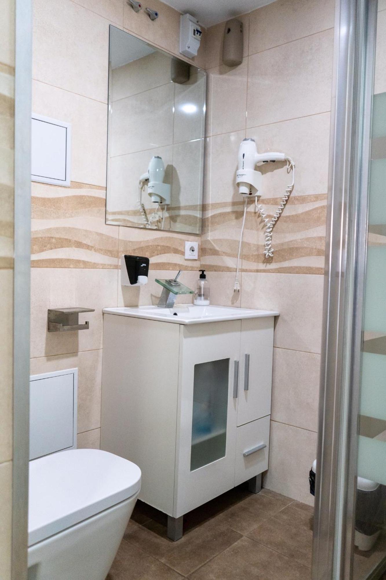 Invecar Holding Apartment Sevilla Bagian luar foto