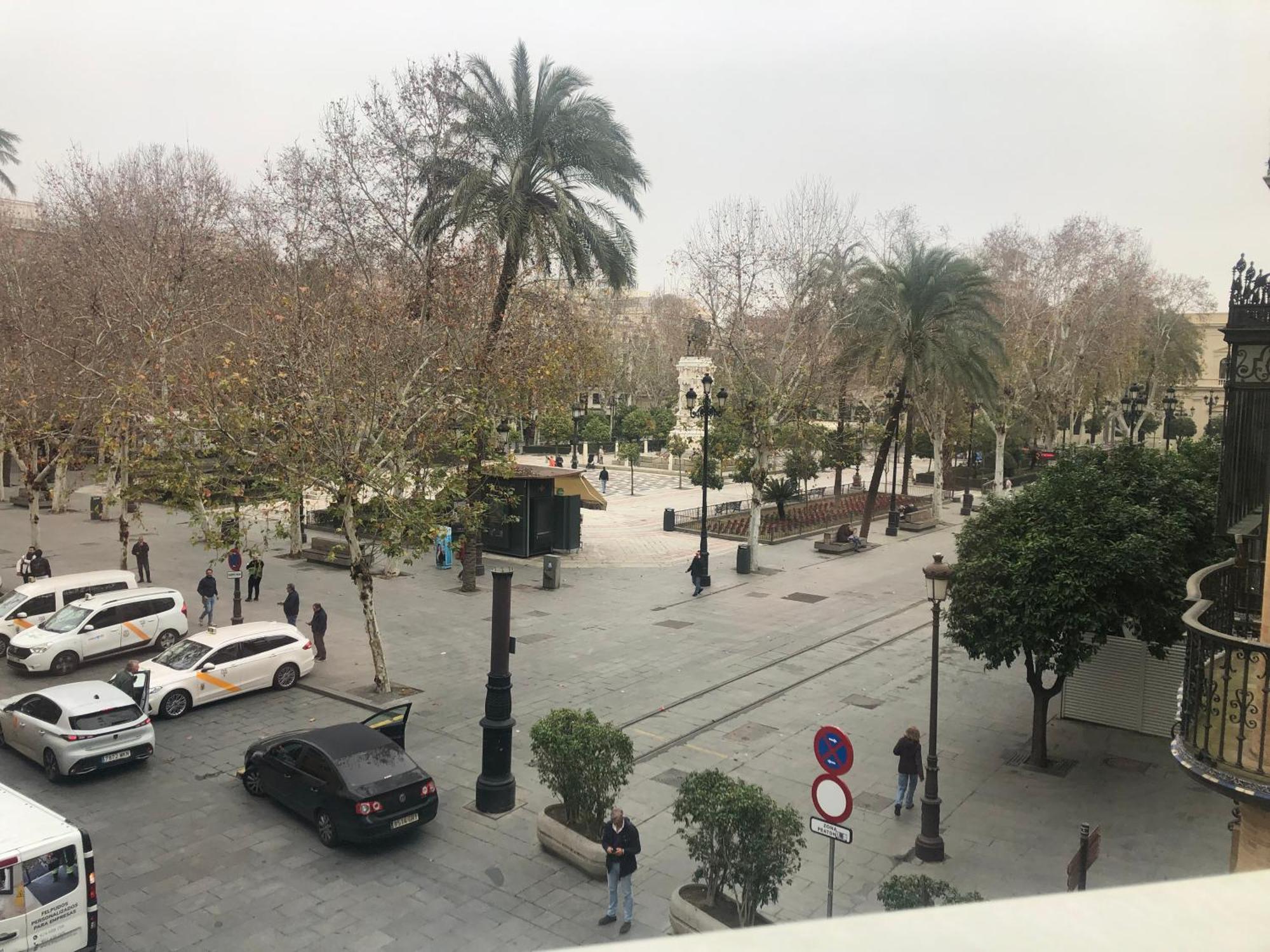 Invecar Holding Apartment Sevilla Bagian luar foto