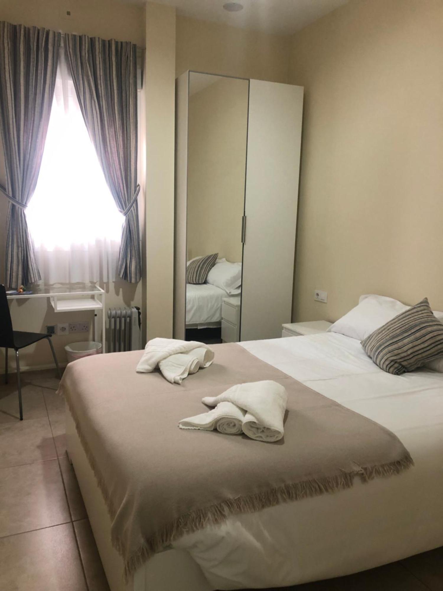 Invecar Holding Apartment Sevilla Bagian luar foto